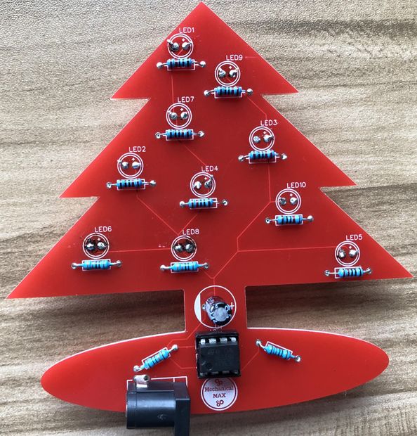 PCB Flashing Tree Decoration - Tinkercad