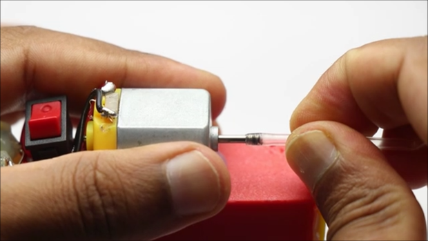 How to Make a Simple Working Robot at Home - Tinkercad