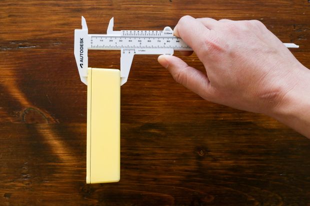 Student Using Calipers How to Use Calipers - Tinkercad