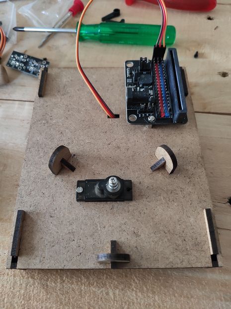 Micro:bit Solar Tracker - Tinkercad